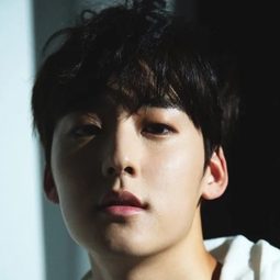 Kevin Woo 飾演 Kang