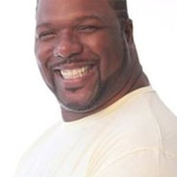 Paulão Duplex - 我的麻煩鄰居演員 飾演Policial 2