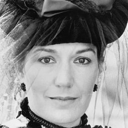 蘇珊·佛利伍德 飾演 Janet Morton
