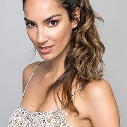 Helena Haro - 四十危機演員 飾演Medico