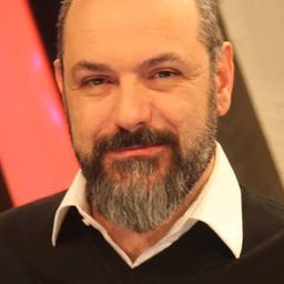 Erdem Uygan 飾演 Doktor