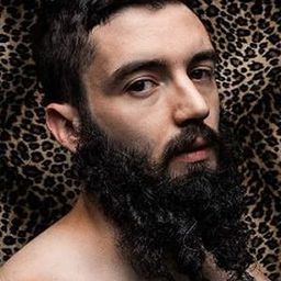 Arthur Gillet 飾演 Poséidon