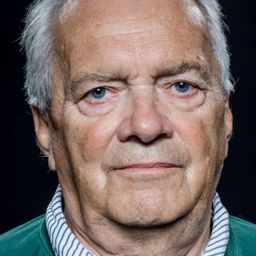 茲濟斯拉夫·沃汀 飾演 Edward