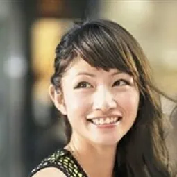 李千娜 飾演 A Ban