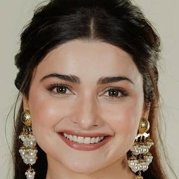 Prachi Desai 飾演 Mumtaz