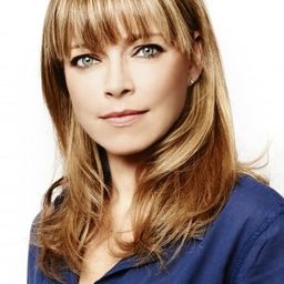 Sarah Alexander 飾演 Empusa