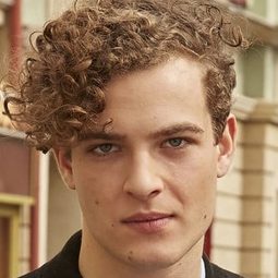 Cyril Dobrý - 雪地勇者演員 飾演Karel Jarolímek