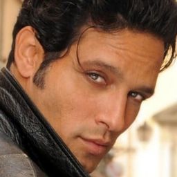 Gabriel Garko 飾演 Helmut Schultz