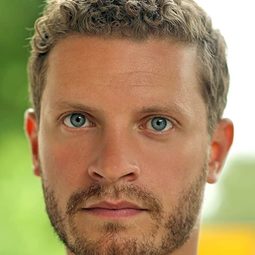 Shaun McKee 飾演 Robert Milli