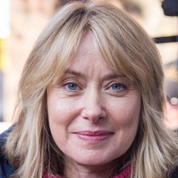 Beth Goddard 飾演 Celia