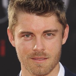 Luke Mitchell 飾演 Nelson Quinn