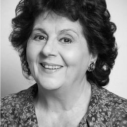 Adela Mărculescu 飾演 Maria Bârsan