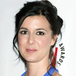 Iris Bahr 飾演 Amy Butlin