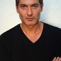 Fabrice Rodriguez - 法院的階梯演員 飾演Avocat Jorge