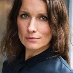 Kathrin Kühnel 飾演 Svenja