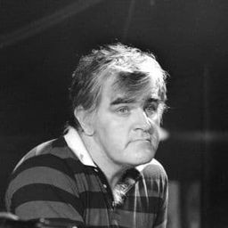 Ian Stewart 飾演 Mr Elliott