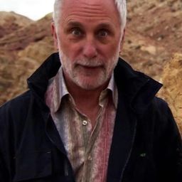 Jay Ingram 飾演 Phil