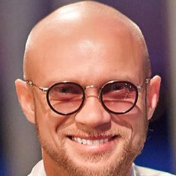 Dmitriy Khrustalev - 祝你好運演員 飾演