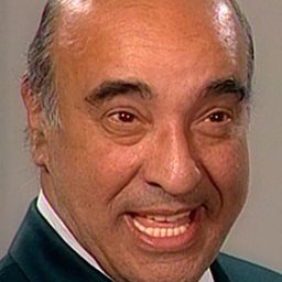 Youssef Daoud - 學生幹探演員 飾演ضابط قديم وصديق لعبد السلام بسيوني