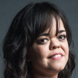 茱莉安娜卡爾達斯 飾演 Francisca