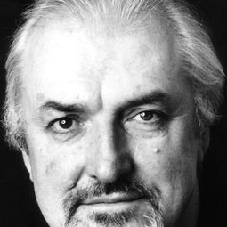 John Stahl 飾演 Ewan