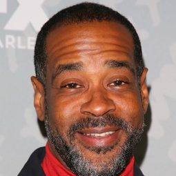 Alex Désert 飾演 Julio Mendez