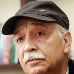 Mahmoud Pakniat 飾演 