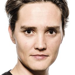 Frank Kjosås 飾演 Tommy