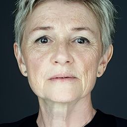 Lawrene Denkers 飾演 Melanie