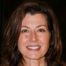 艾美·葛蘭特 飾演 Narrator (voice)