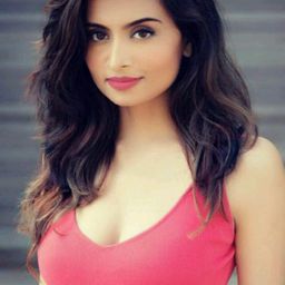 Elisha Kriis - 末隕回聲演員 飾演Eva Kapoor