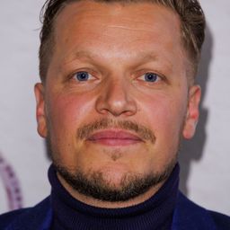 Marc Mailley 飾演 Self