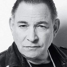 Robert Gordon 飾演 Davis