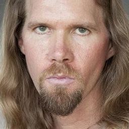 Mark Casimir Dyniewicz Jr. 飾演 