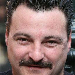 Denny Dale Bess 飾演 Truck Driver