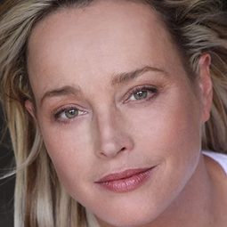 Allison Mackie - 猛鬼嚇人演員 飾演Ms. Marlowe