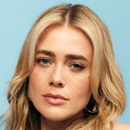 Melissa Roxburgh 飾演 Azaria