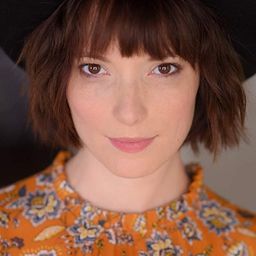 Mary O'Neil 飾演 Aimee