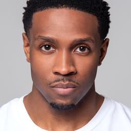 Mike Rob - 鳥與蜜蜂演員 飾演Jordan