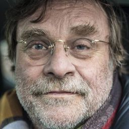 拉斯·克努佐 飾演 Mogens