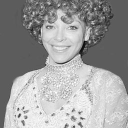 Fanne Foxe 飾演 Self - Eros 75 award winner (uncredited)