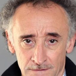 Michel Crémadès 飾演 Lucien, the prison warden