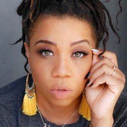 Kamilah Marshall 飾演 Self - Background Vocalist Dance Captain