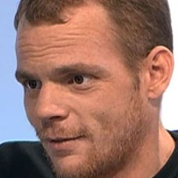 Grégory Gatignol 飾演 Pascal Mondain