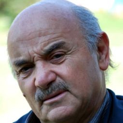 Salvatore Misticone - 朱利亞和我們演員 飾演Vigile capo