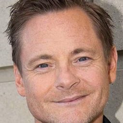 鮑·亨利克森 飾演 Vagn