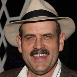 Spike Brandt - 魔法叔比狗導演