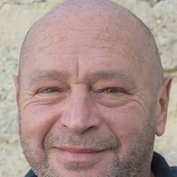 Gilbert Levy 飾演 Aton