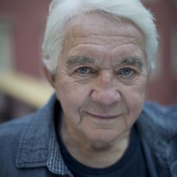 Jiří Krampol 飾演 Bronik