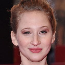 Réka Tenki - 夢鹿情緣演員 飾演Klára